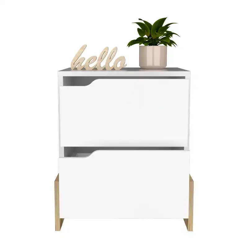 Cette table de chevet Luss à 2 tiroirs allie un style contemporain à des solutions de rangement astucieuses, créant ainsi un meuble peu encombrant.