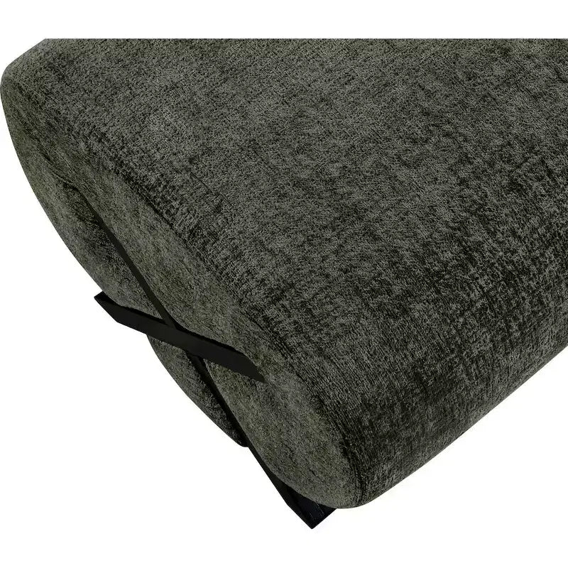 Pouf rembourré en tissu Akira Meridian Furniture