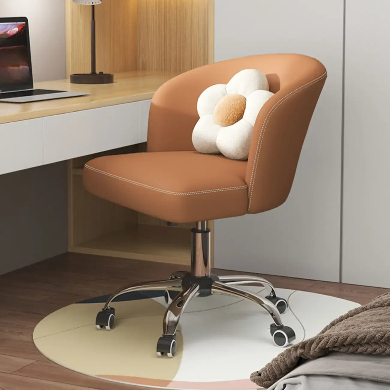 Fauteuil de bureau pivotant élégant en cuir orange
