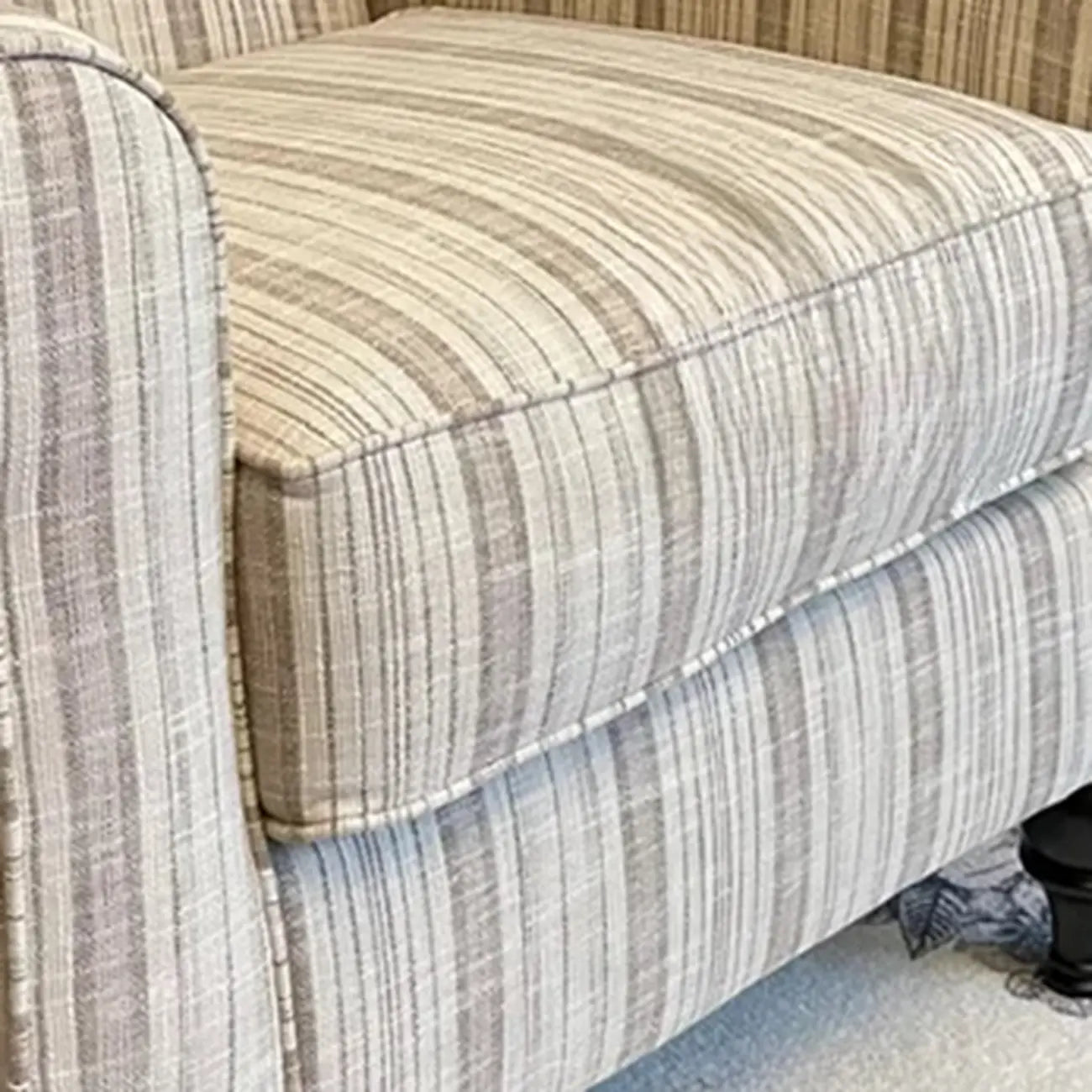 Fauteuil de salon traditionnel en tissu de lin à dossier haut
