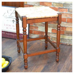 Tabouret de bar Carolina Living 24 po Turner à hauteur de comptoir Châtaignier : Structure en bois d'hévéa, assise carrée
