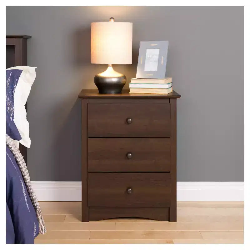 Table de chevet Prepac Fremont - Espresso : Composite de bois, 3 tiroirs de rangement, Meuble de chambre à coucher