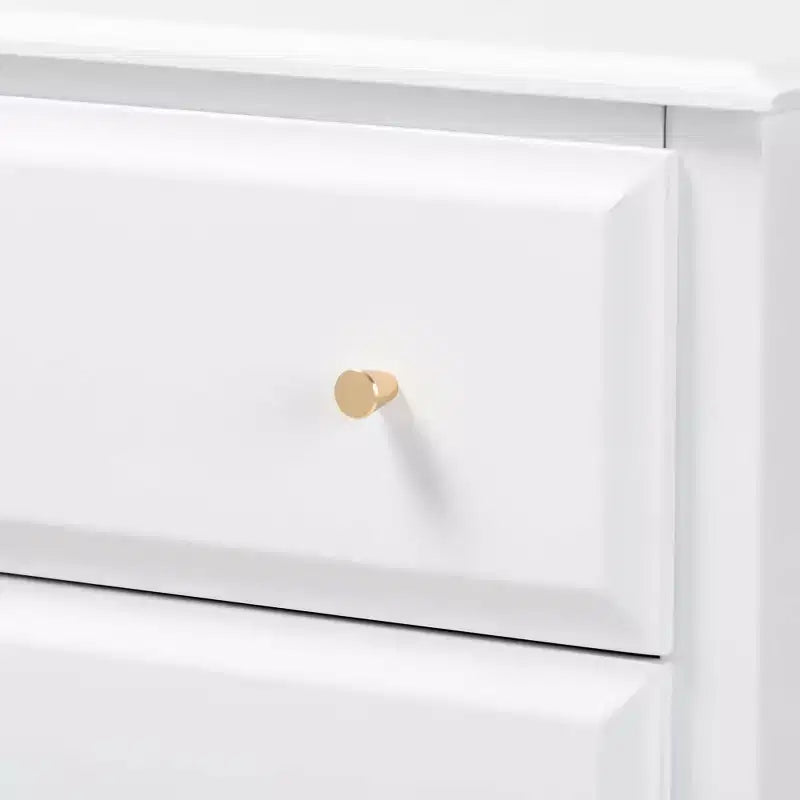 Commode de chambre 4 tiroirs en bois Naomi Baxton Studio blanc/doré : solution de rangement élégante avec quincaillerie anti-basculement