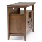 Meuble TV en bois massif WyndenHall Mansfield pour téléviseurs jusqu'à 60 po, brun vieilli naturel rustique : Rangement multimédia, quincaillerie en laiton