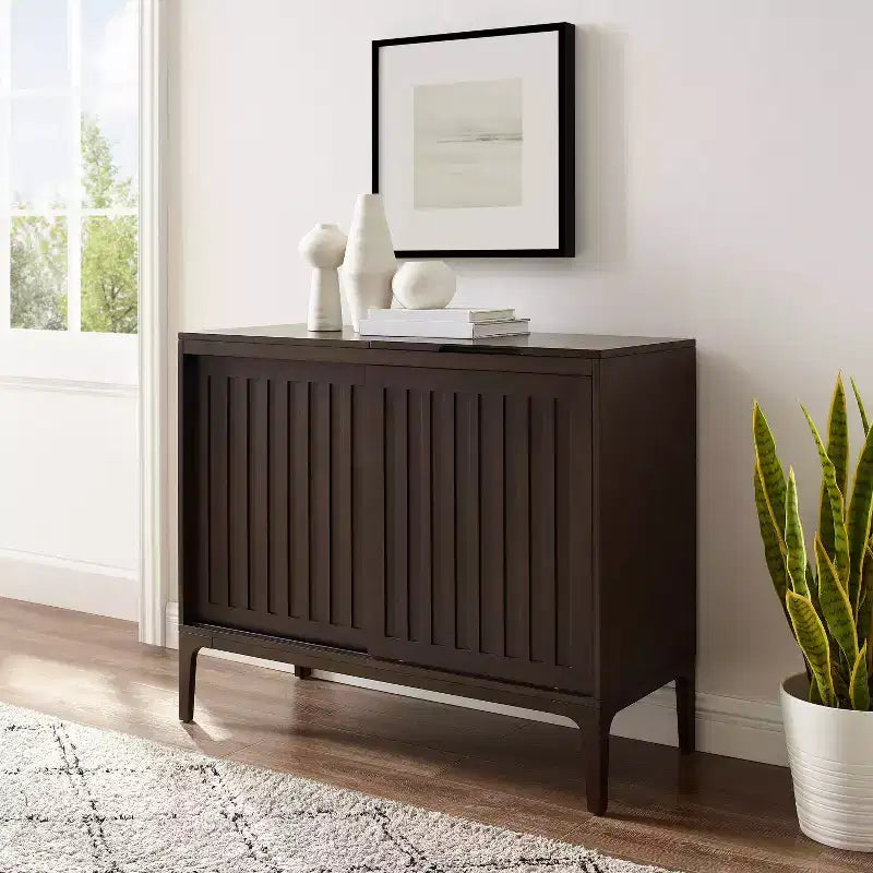 Meuble de rangement Asher Record Media Brun foncé - Crosley : Portes coulissantes, étagères réglables, organiseur de vinyles