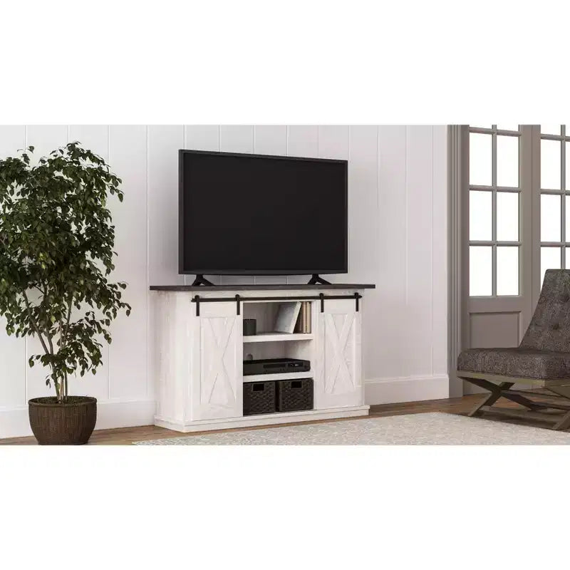 Meuble TV moyen Signature Design by Ashley Dorrinson pour téléviseurs jusqu'à 63 po, bicolore : console média de style ferme avec étagères réglables