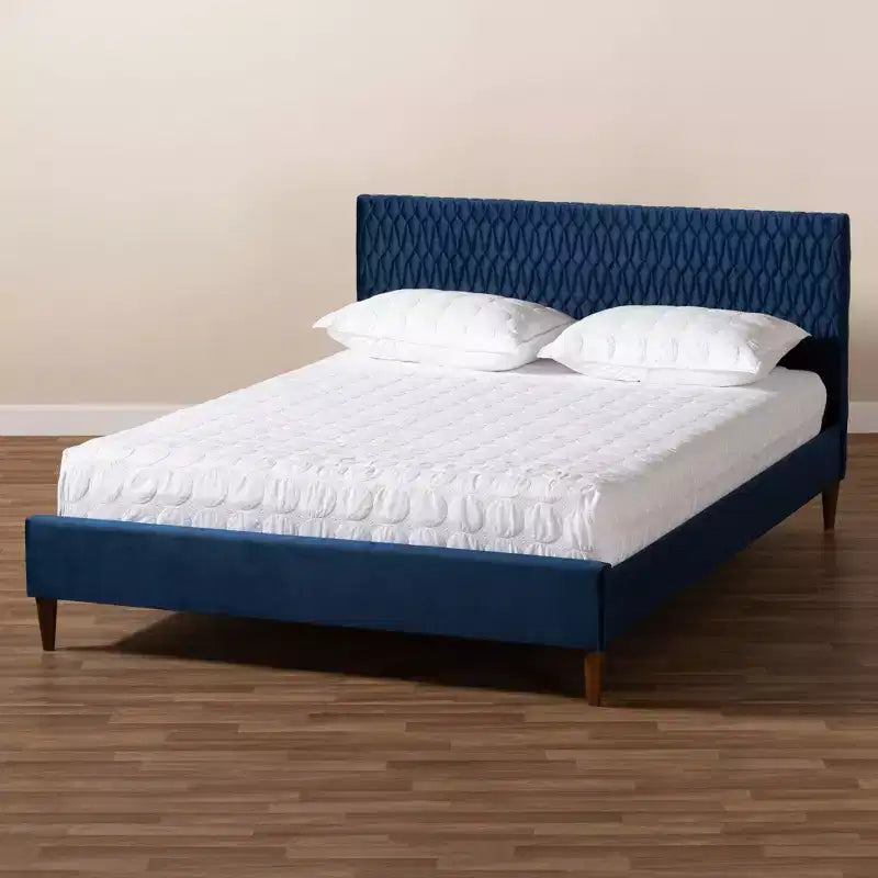 Lit plateforme Queen Frida Bleu Marine - Baxton Studio : Design Mid-Century, Pieds coniques, Revêtement velours