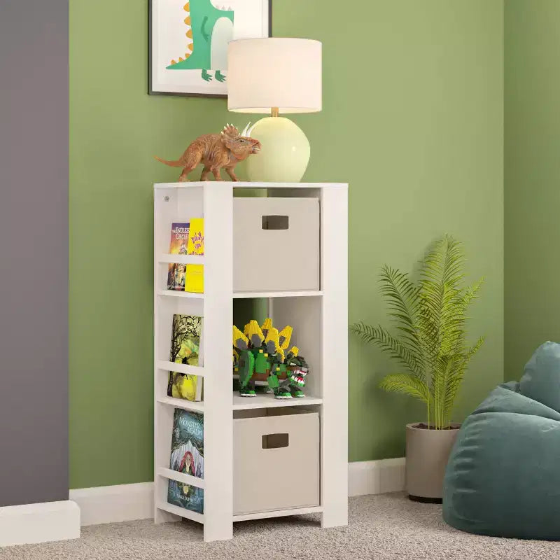 Tour de rangement pour livres et jouets RiverRidge Kids avec 3 casiers et 6 étagères à livres, blanc avec 2 bacs en tissu