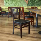 Chaise de restaurant en bois à lattes verticales Flash Furniture