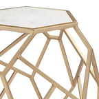 Table d'appoint hexagonale moderne en métal doré Coast to Coast Accents avec plateau en marbre véritable blanc de 52 cm pour salon, chambre à coucher ou chevet