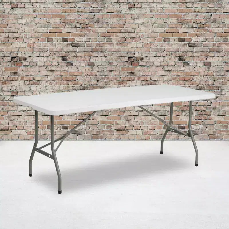 Table pliante en plastique blanc granit Emma et Oliver de 6 pieds avec poignée de transport