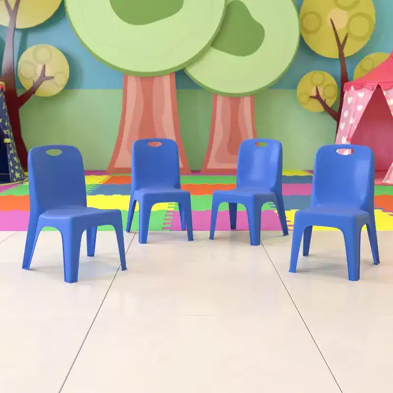 Emma and Oliver Lot de 4 chaises d'école en plastique empilables avec poignée de transport et hauteur d'assise de 27,9 cm