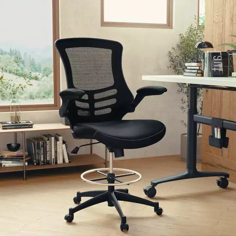 Chaise de dessinateur ergonomique Emma and Oliver Mid-Back Mesh avec repose-pieds et accoudoirs relevables