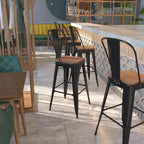 Tabouret de bar Emma et Oliver 30H en métal avec dossier et assise carrée en bois