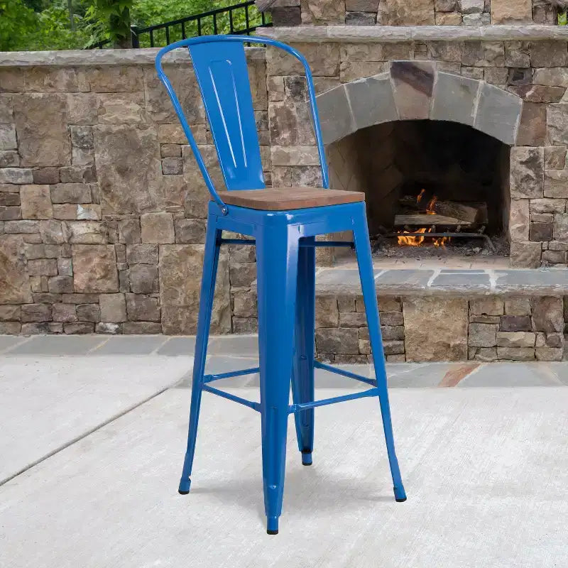 Tabouret de bar Emma et Oliver 30H en métal avec dossier et assise carrée en bois
