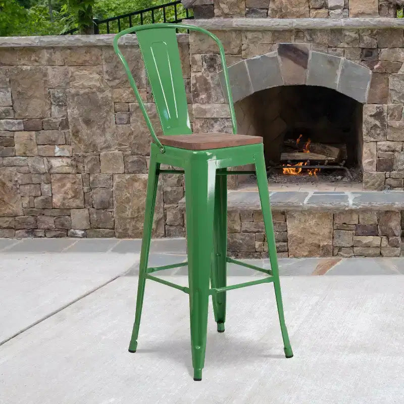 Tabouret de bar Emma et Oliver 30H en métal avec dossier et assise carrée en bois