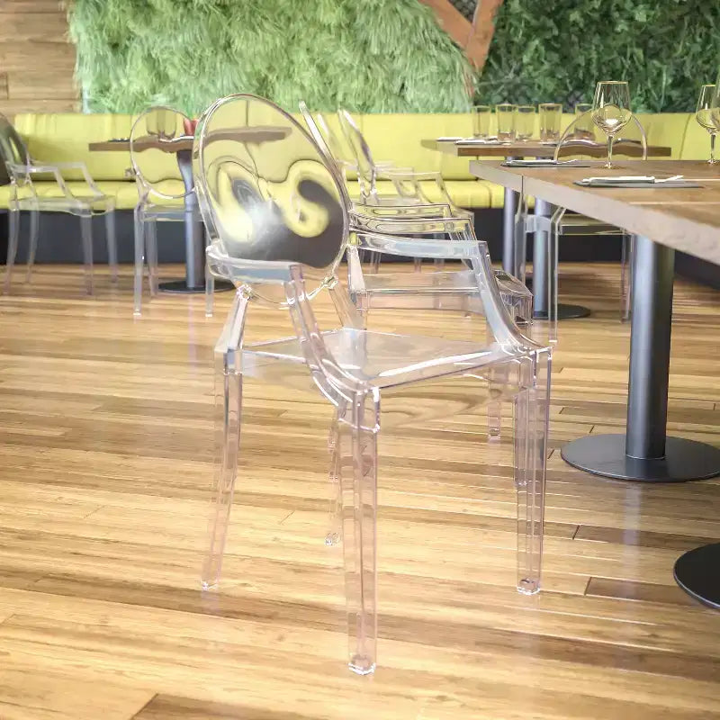 Chaise Ghost Emma et Oliver à dossier ovale avec accoudoirs en cristal transparent