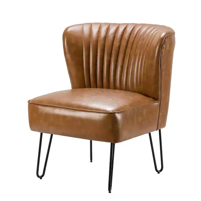 Eustacio Comtemporain Fauteuil d'appoint en similicuir capitonné avec pieds en métal | Karat Home