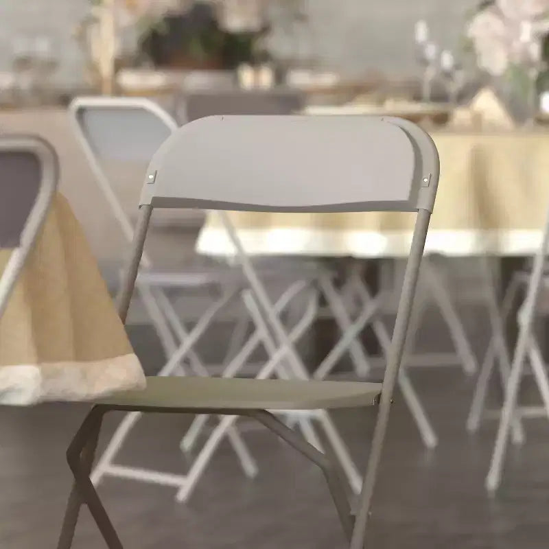 Chaise pliante en plastique Emma et Oliver de 295 kg, qualité supérieure, pour maison et événements (lot de 4)