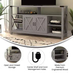 Meuble console média Emma et Oliver de style rustique moderne avec un grand espace de rangement ouvert et fermé