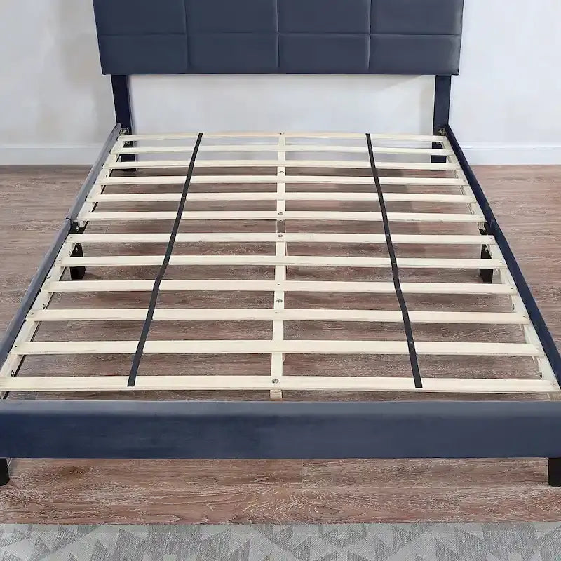 Lit de rangement capitonné gris avec ports de chargement USB, lit plateforme, chambre moderne