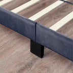Lit de rangement capitonné gris avec ports de chargement USB, lit plateforme, chambre moderne