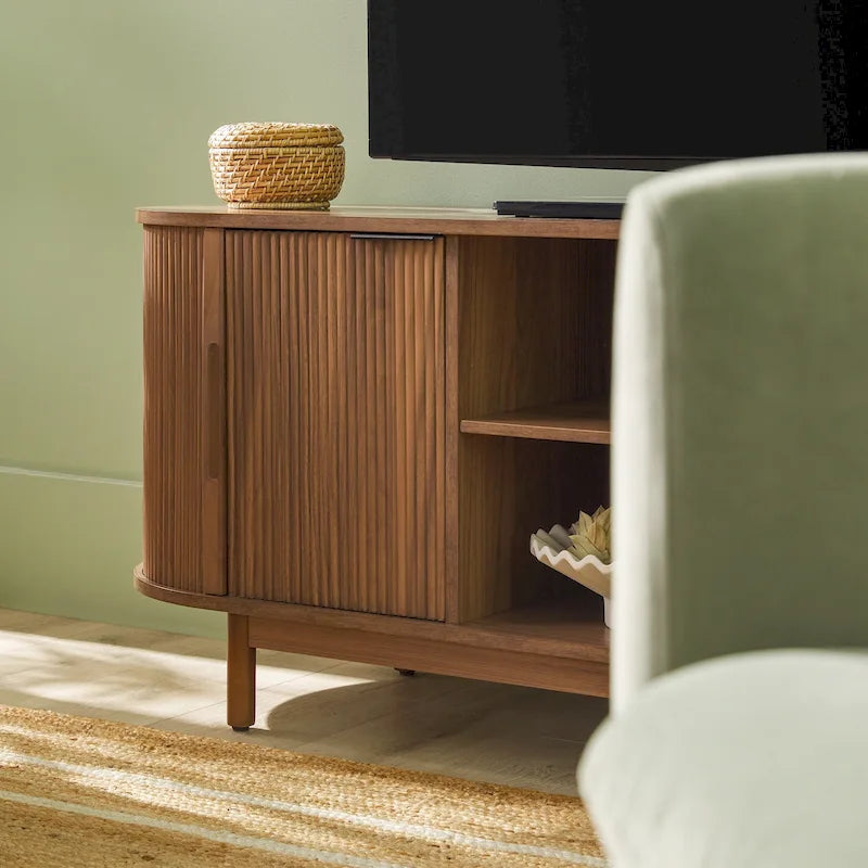 Meuble TV cannelé de 60" avec bords arrondis, style moderne, meuble de rangement multimédia