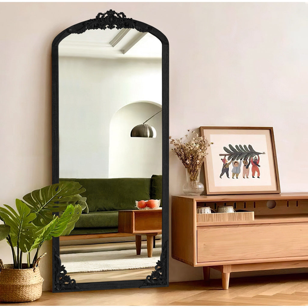 Miroir sur pied en bois massif sculpté en plein cintre