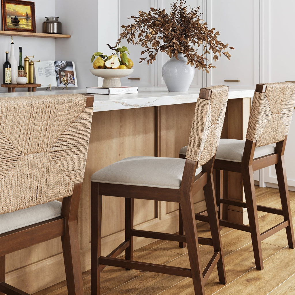 Tabouret de bar Beacon Bohemian Boucle, Chaise de comptoir rembourrée avec structure en bois massif et dossier en jonc de mer tressé